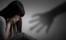 Окружили за гаражами: в Днепре банда парней пыталась изнасиловать 12-летнюю девочку Окружили за гаражами: в Днепре банда парней пыталась изнасиловать 12-летнюю девочку