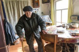 КАК ОДИНОКИХ СТАРИКОВ К ОЛИГАРХАМ ПРИРОВНЯЛИ КАК ОДИНОКИХ СТАРИКОВ К ОЛИГАРХАМ ПРИРОВНЯЛИ