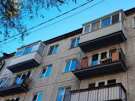 В Днепре старушка едва не сорвалась с пятого этажа, когда лезла на балкон к соседям В Днепре старушка едва не сорвалась с пятого этажа, когда лезла на балкон к соседям