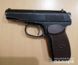 В Каменском мужчина напал на 20-летнюю девушку и угрожая пистолетом изнасиловал В Каменском мужчина напал на 20-летнюю девушку и угрожая пистолетом изнасиловал
