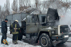 В Каменском на ходу загорелся грузовик