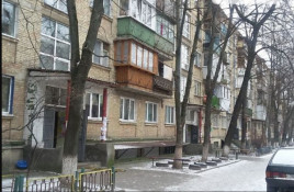 Сняла «крестик» и ушла в другую комнату: в Днепре женщина выпала из окна на 4 этаже Сняла «крестик» и ушла в другую комнату: в Днепре женщина выпала из окна на 4 этаже