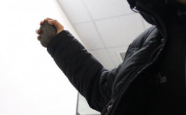 Ударил камнем по голове и забрал деньги из кассы: в Кривом Роге мужчина напал на продавца