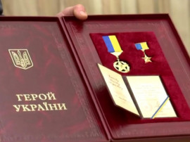 Президент Владимир Зеленский присвоил звание Герой Украины 13 украинским защитникам