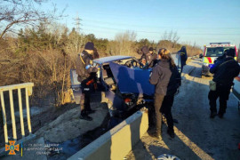 В Каменском "Таврия" влетела в отбойник на мосту: есть пострадавшие