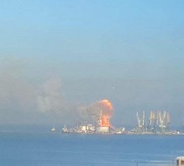 В Бердянске уничтожили большой десантный корабль российских оккупантов