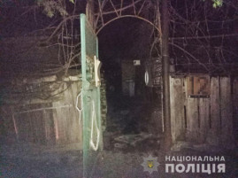 В Марганце двое мужчин убили пенсионера и подожгли его дом В Марганце двое мужчин убили пенсионера и подожгли его дом