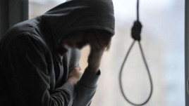 В Днепре мужчина сделал предсмертный звонок и повесился В Днепре мужчина сделал предсмертный звонок и повесился