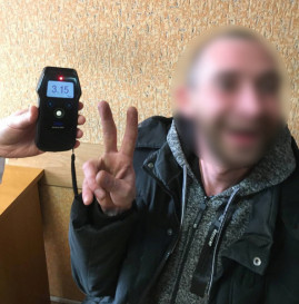 В Днепре пьяный водитель ВАЗ "надул" 3,15 промилле В Днепре пьяный водитель ВАЗ "надул" 3,15 промилле