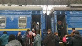 Ракетный удар по Запорожью: взрывная волна и обломки выбили окна в поезде во Львов