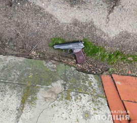 У Кам’янському у місцевого жителя поліцейські вилучили пістолет та патрони