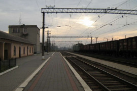 Оккупанты обстреляли пять железнодорожных станций на западе и в центре Украины: есть пострадавшие, поезда задерживаются