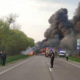 На дороге под Ровно пассажирский автобус столкнулся с бензовозом: 27 человек сгорели заживо