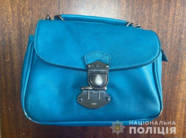 В Каменском вор подобрал ключ к подсобке больницы и украл личные вещи сотрудницы В Каменском вор подобрал ключ к подсобке больницы и украл личные вещи сотрудницы