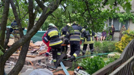 На Дніпропетровщині рятувальники дістали чоловіка з-під завалів будинку