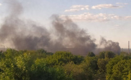 На заводе в Каменском загорелась транспортерная лента: дым виден из разных районов