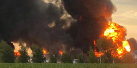 На Дніпропетровщині рятувальники 108 годин гасили нафтобазу, яка спалахнула через ракетну атаку рф