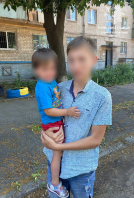 В Днепре патрульные вернули домой потерявшегося 3-летнего мальчика