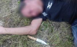 В Каменском задержали неадеквата с ножом В Каменском задержали неадеквата с ножом