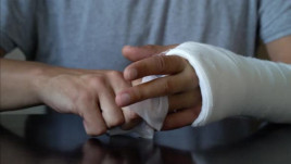 В Днепре мужчина откусил часть пальца своему другу