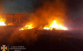 В Каменском горело заброшенное здание