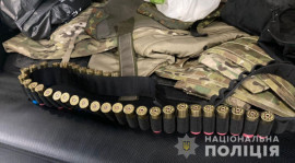 У Дніпрі озброєні чоловіки зупинили автомобіль, побили водія та поїхали з місця злочину У Дніпрі озброєні чоловіки зупинили автомобіль, побили водія та поїхали з місця злочину