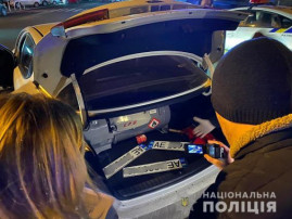 В Днепре полицейский решил помочь мужчине с наркотиками за 12 тысяч гривен