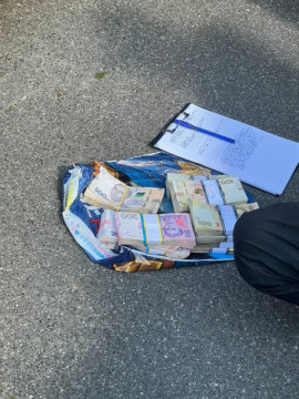 Колишнього заступника голови Дніпропетровської ОДА викрито під час збуту гумдопомоги Колишнього заступника голови Дніпропетровської ОДА викрито під час збуту гумдопомоги