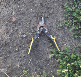На Дніпропетровщині чоловік, погрожуючи садовими ножицями, пограбував жінку На Дніпропетровщині чоловік, погрожуючи садовими ножицями, пограбував жінку