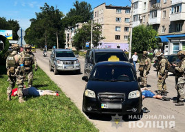 На Дніпропетровщині за спробу підкупу посадовця поліції та збут наркотиків затримано наркодилерів