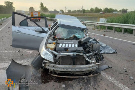 Під Дніпром «Chevrolet Epica» врізався у відбійник: три чоловіки загинули на місті