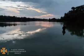 У Кам'янському рятувальники вилучили з води тіло потонулого хлопця У Кам'янському рятувальники вилучили з води тіло потонулого хлопця