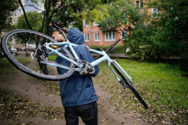 У Дніпрі чоловік викрав велосипед у підлітка У Дніпрі чоловік викрав велосипед у підлітка