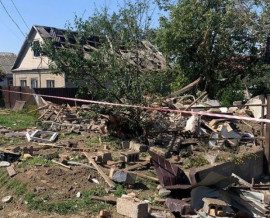 У Дніпрі через «приліт» російської ракети приватний будинок зруйнований, ще 1 пошкоджений У Дніпрі через «приліт» російської ракети приватний будинок зруйнований, ще 1 пошкоджений
