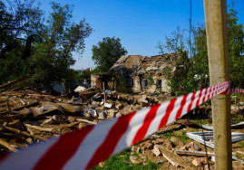 Вибухи у Дніпрі вранці виявились ракетним ударом: фото наслідків Вибухи у Дніпрі вранці виявились ракетним ударом: фото наслідків