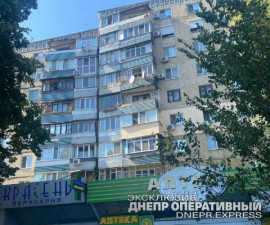 У Дніпрі п'яна жінка вистрибнула з вікна 7 поверху У Дніпрі п'яна жінка вистрибнула з вікна 7 поверху