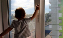 У селищі Васильківка на Дніпропетровщині з вікна випала однорічна дівчинка