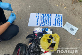У Кам'янському затримали 38-річну наркозбувачку У Кам'янському затримали 38-річну наркозбувачку