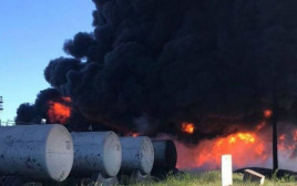 Росія вдарила по нафтобазі в Кривому Розі: спалахнула масштабна пожежа (фото)