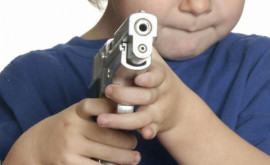 У Кам’янському чотирирічний хлопчик вистрелив у груди дворічному братові
