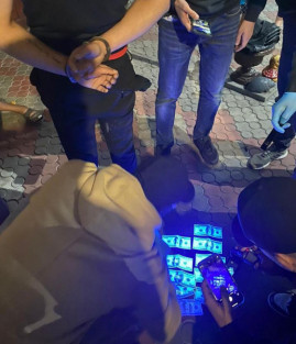 Забрали автомобіль та вимагали гроші: у Дніпрі затримали злочинну групу Забрали автомобіль та вимагали гроші: у Дніпрі затримали злочинну групу
