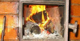 У Кам'янському чоловік, намагаючись розтопити піч за допомогою бензину, потрапив до лікарні У Кам'янському чоловік, намагаючись розтопити піч за допомогою бензину, потрапив до лікарні