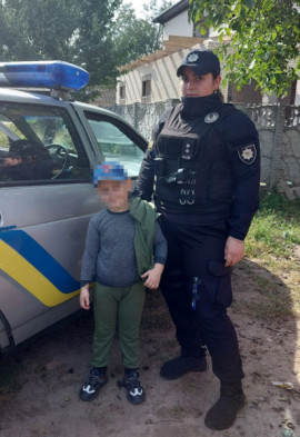 Не купила іграшку: на Дніпропетровщині 6-річний хлопчик образився на бабусю та втік із дому