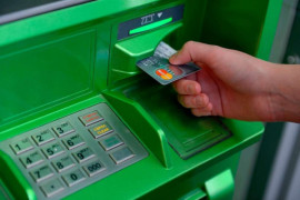У Кам'янському шахрайки обікрали пенсіонера на 25 000 гривень У Кам'янському шахрайки обікрали пенсіонера на 25 000 гривень
