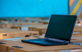 Ноутбукі на допомогу вчителям: Дніпропетровщина отримала сучасну техніку для роботи онлайн