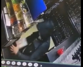 У Кам'янському вкрали гроші, які збирали родині загиблого захисника У Кам'янському вкрали гроші, які збирали родині загиблого захисника