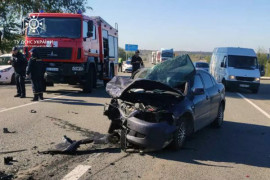 На Дніпропетровщині зіткнулися три автівки, є загибла і 5 потерпілих, серед яких - діти На Дніпропетровщині зіткнулися три автівки, є загибла і 5 потерпілих, серед яких - діти
