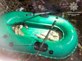 Під Кам'янським водний патруль виявив рибалку-браконьєра Під Кам'янським водний патруль виявив рибалку-браконьєра