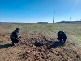 Правоохоронці Дніпропетровщини фіксують наслідки російських обстрілів Криворізького та Нікопольського районів (фото) Правоохоронці Дніпропетровщини фіксують наслідки російських обстрілів Криворізького та Нікопольського районів (фото)