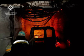 У Дніпрі вщент згорів автомобіль у гаражі (фото) У Дніпрі вщент згорів автомобіль у гаражі (фото)